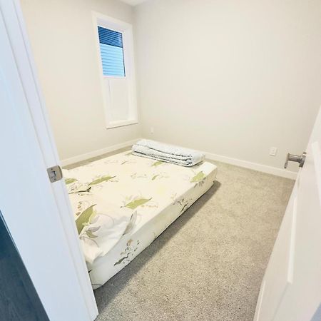Private Room Minutes To Calgary Airport Yyc, Downtown, Banff Ngoại thất bức ảnh