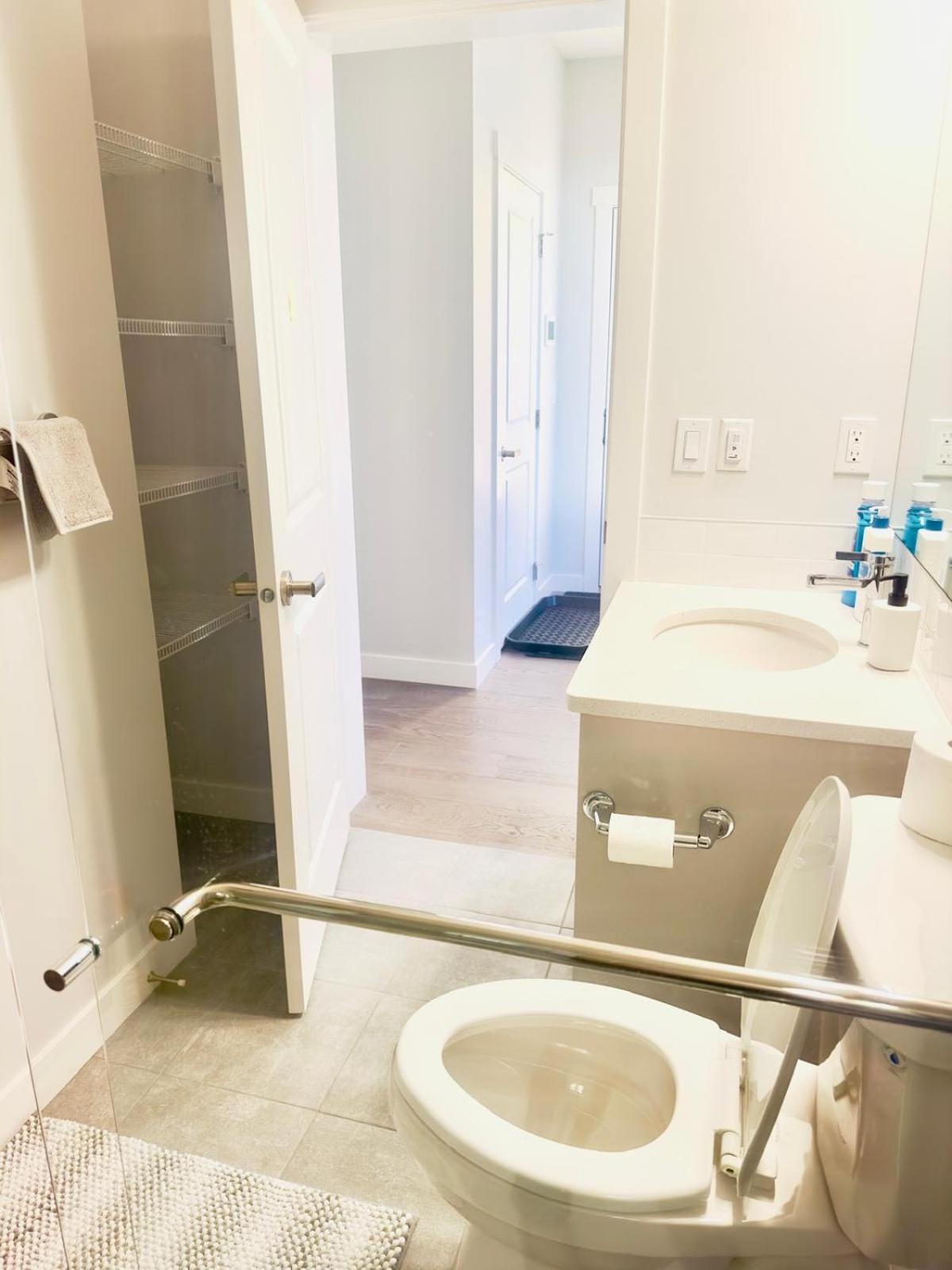 Private Room Minutes To Calgary Airport Yyc, Downtown, Banff Ngoại thất bức ảnh