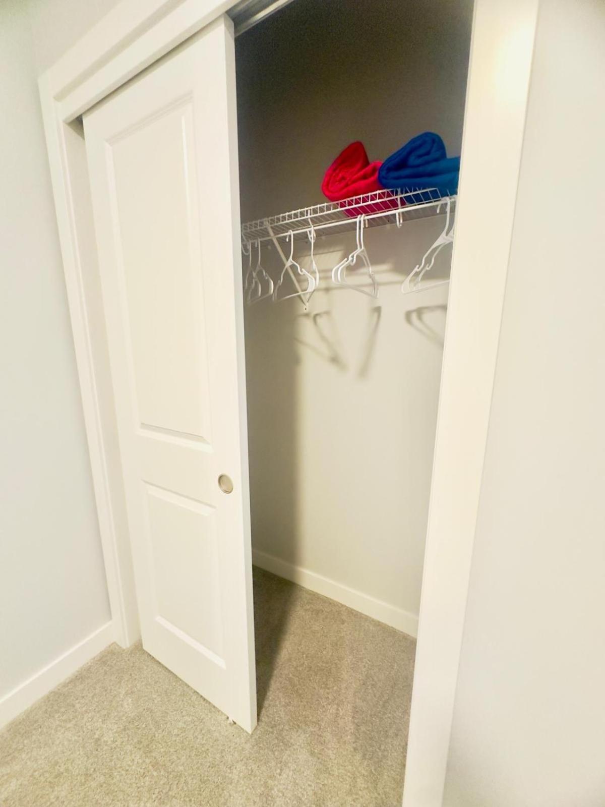 Private Room Minutes To Calgary Airport Yyc, Downtown, Banff Ngoại thất bức ảnh